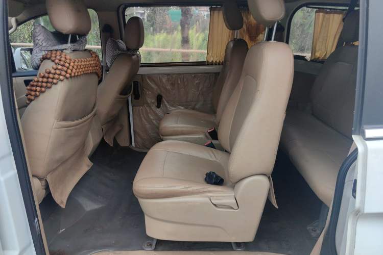 Used Wuling Zhengcheng 2015 1.8L Luxury Model LJ479QE2 Left Rear Seat