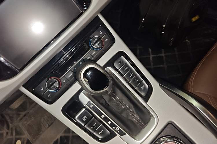 Used Geely Auto Emgrand X7 Sport 2016 1.8TD Automatic All-Wheel-Drive ZhiZun Edition