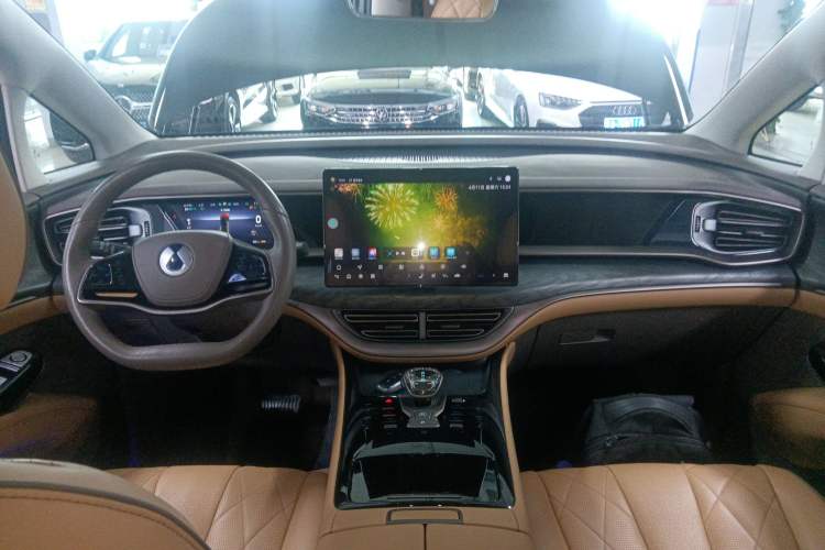 Used Denza D9 2022 DM-i 1040 Prestige Model Center Console