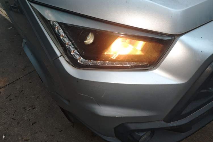 Used JMC Transit 2017 2.8T Commercial Version Long Wheelbase Mid-Roof 6/7/8-Seater JX493 Right Front Headlight