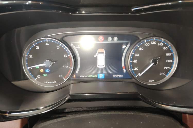 Used GAC Trumpchi GS8 2017 320T Two-Wheel Drive Luxury Smart Connectivity Version (7 Seats)