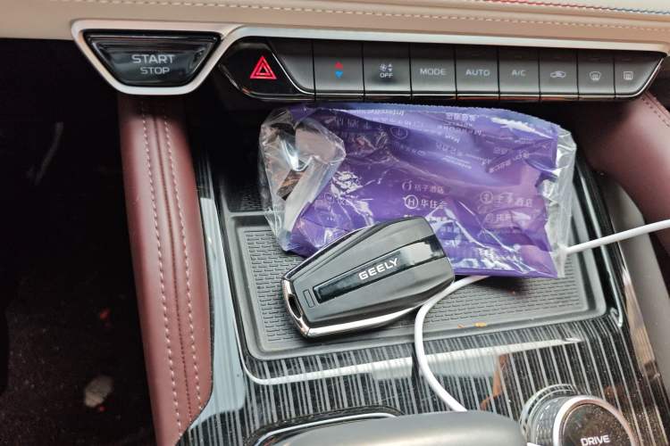 Used Geely Auto Monjaro L 2021 2.0TD DCT EVO Two-Wheel Drive Smart Luxury Version Vehicle Key