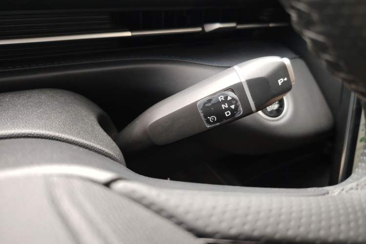 Used CHANGAN NEVO A05 2025 Truly Delicious Edition 70 – Beyond Excellence Gear Lever