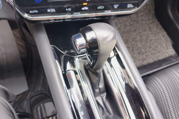 Used Honda Vezel 2015 1.8L CVT 2WD Luxury Model