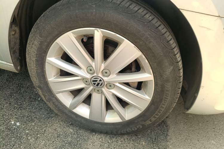Used Volkswagen Jetta 2013 1.6L Manual Comfort Model Right Front Wheel Hub