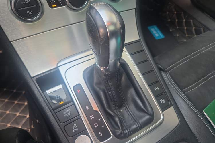 Used Volkswagen FAW-Volkswagen CC 2013 2.0 TSI Luxury Model Gear Lever