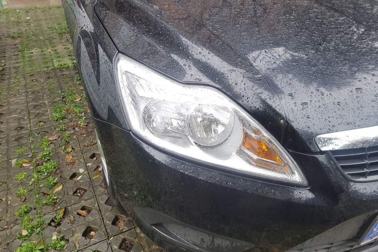 Used Ford Focus 2009 Sedan 1.8L Manual Comfort Model Right Front Headlight