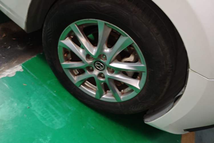 Used Mazda 3 Axela 2014 Sedan 1.5L Automatic Comfort Model
