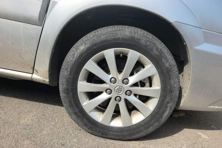 Used Buick GL8 2011 2.4L CT Comfort Edition Right Front Wheel Hub