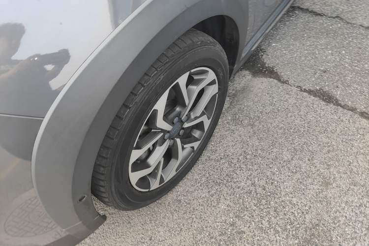 Used Lynk & Co 02 2018 1.5T DCT Two-Wheel Drive Pro Version China V Emission Standard Left Front Wheel Hub