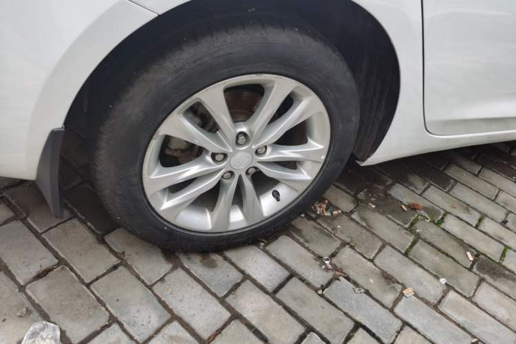 Used Buick Verano 2018 Sedan 20T Dual-Clutch Leading Model Right Rear Wheel Hub