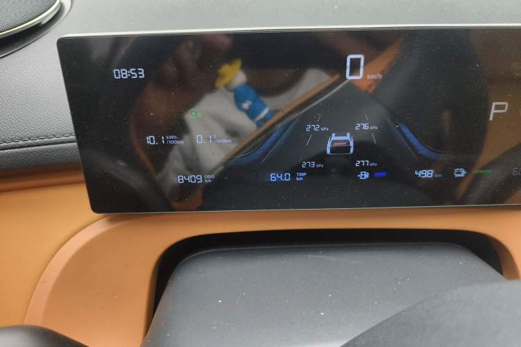 Used Geely Galaxy Xingjian 7 EM-i 2025 120km Launch+ Version Odometer Close Up