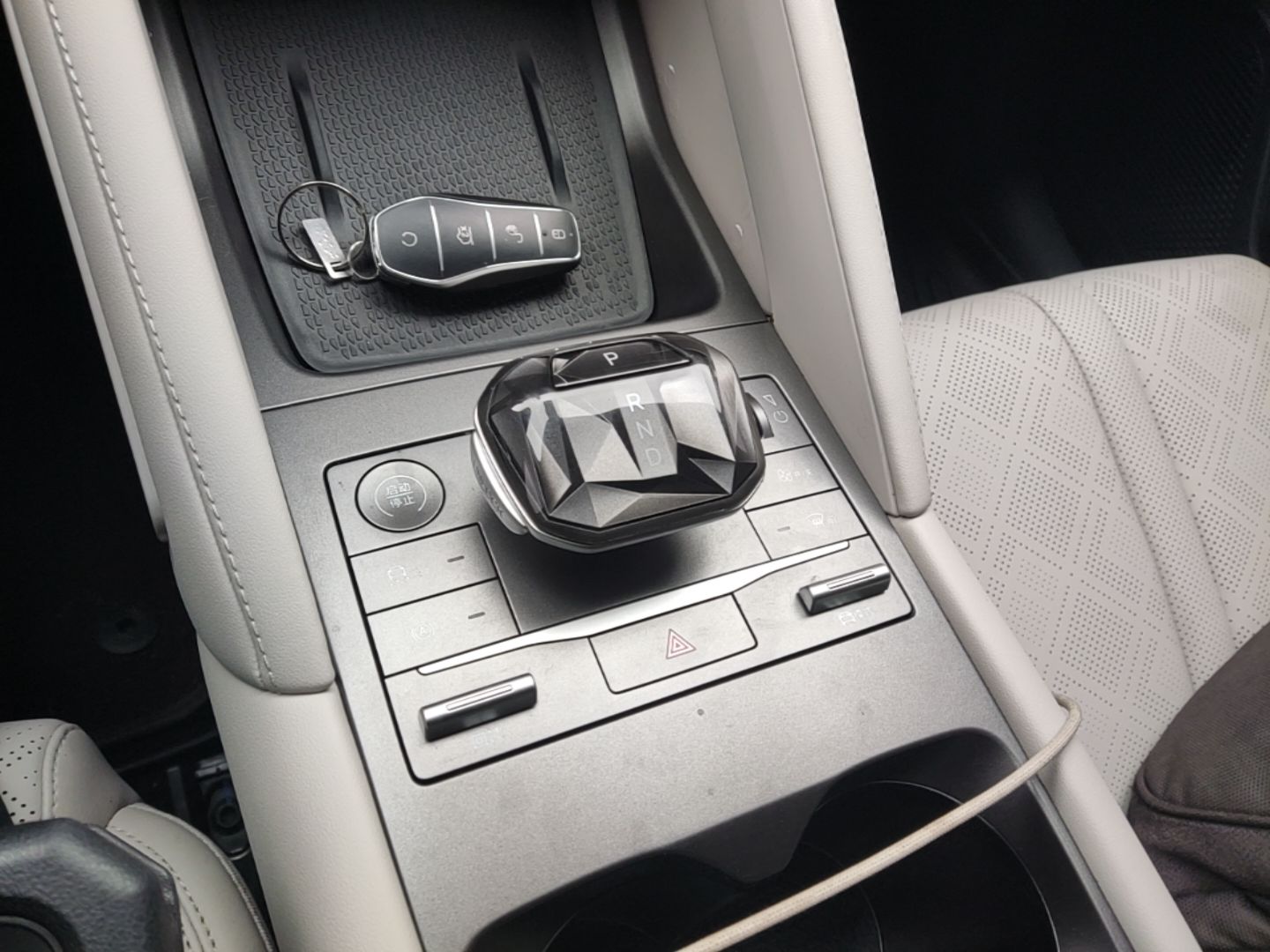 BYD Yuan UP 2024 401KM Leading Edition — снимка 16