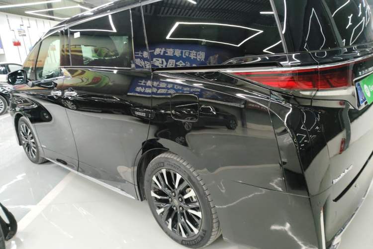 Used Toyota Vellfire 2024 Crown Dual-Engine 2.5L Ultimate Edition