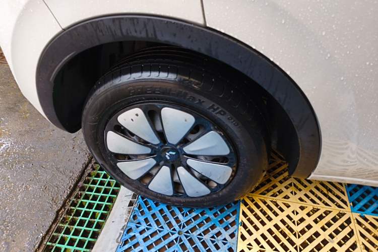 Used Wuling Bingo 2023 410 km Lingxi Deluxe Edition Right Rear Wheel Hub