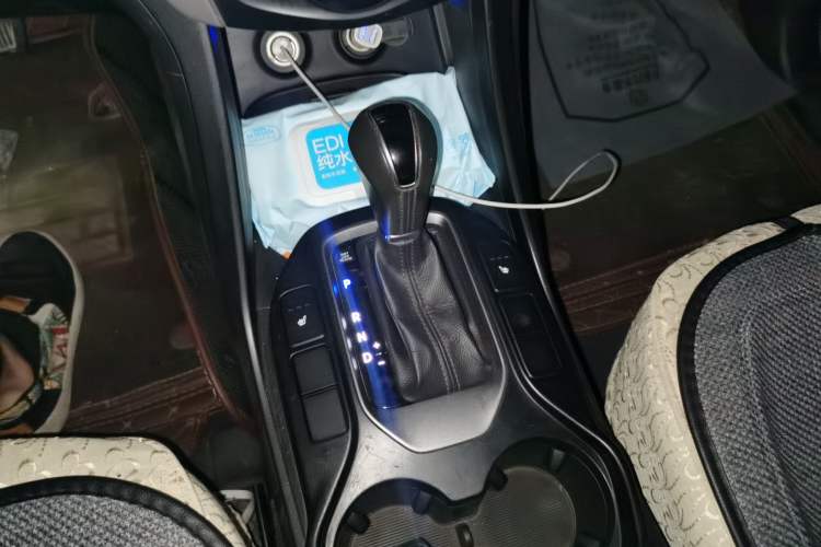 Used Hyundai Santa Fe Classic 2013 Facelift 3.0L 4x4 Comfort Edition with Navigation Euro IV compliant Gear Lever