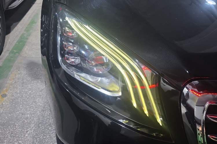 Used Mercedes-Benz S-Class 2018 S 320 L Right Front Headlight