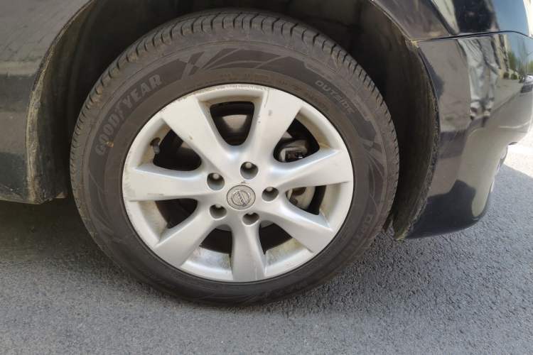 Used Nissan Tiida 2013 1.6L CVT Cool Cafe Edition Right Front Wheel Hub