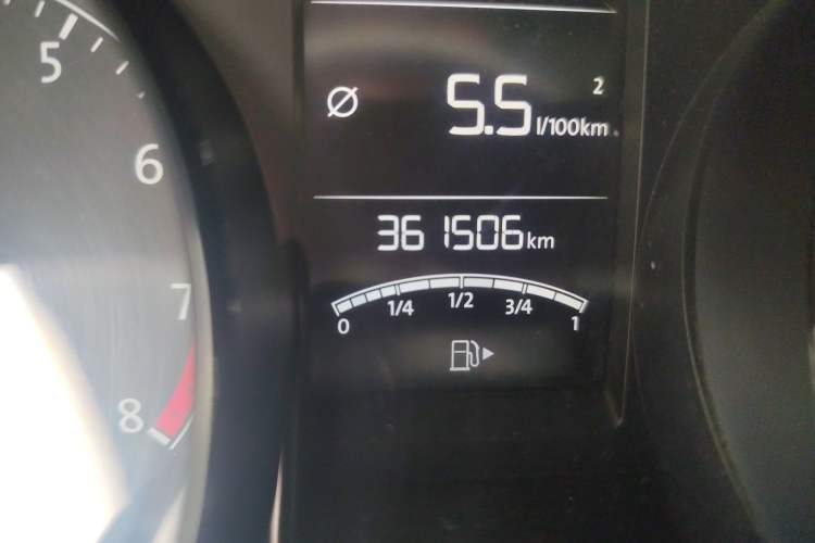 Used Volkswagen Lavida 2017 1.6L Manual Fashion Edition Odometer Close Up