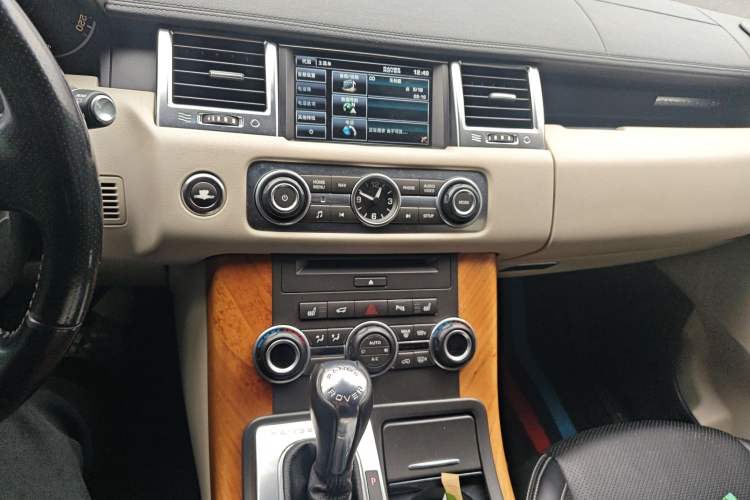 Used Land Rover Range Sport 2012 5.0 NA V8 HSE Audio And AC Panel