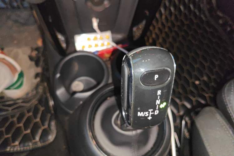 Used MINI 2020 1.5T COOPER Artist Gear Lever