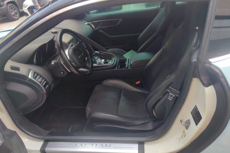 Used Jaguar F-TYPE 2019 2.0T Hardtop Version
