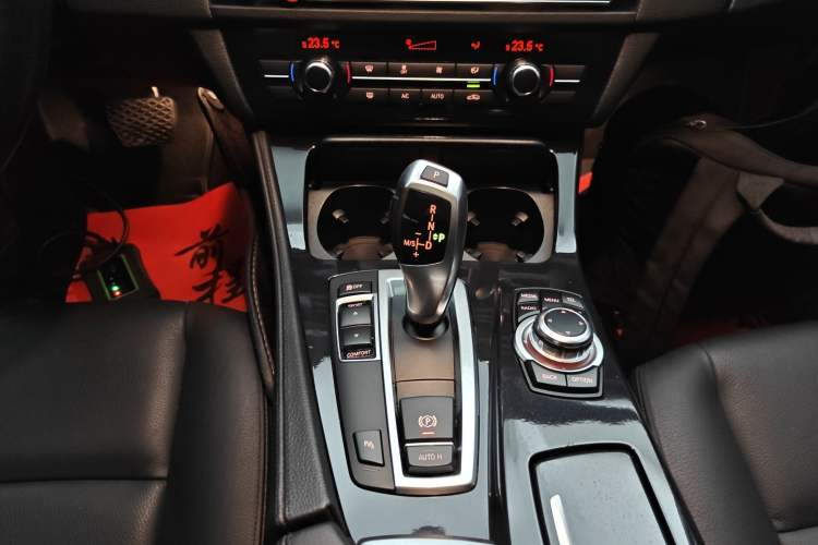 Used BMW 5 Series 2014 520Li Elegant Model
