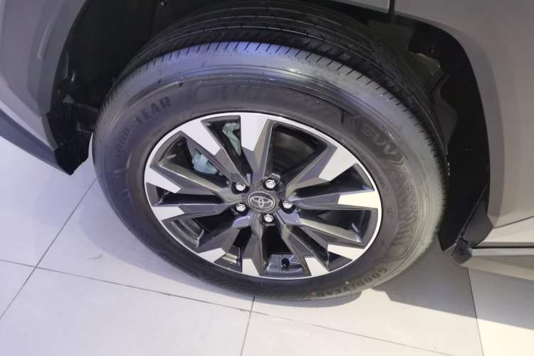 Used Toyota RAV4 2026 Model Dual-Engine 2.0L Two-Wheel Drive Luxury Edition