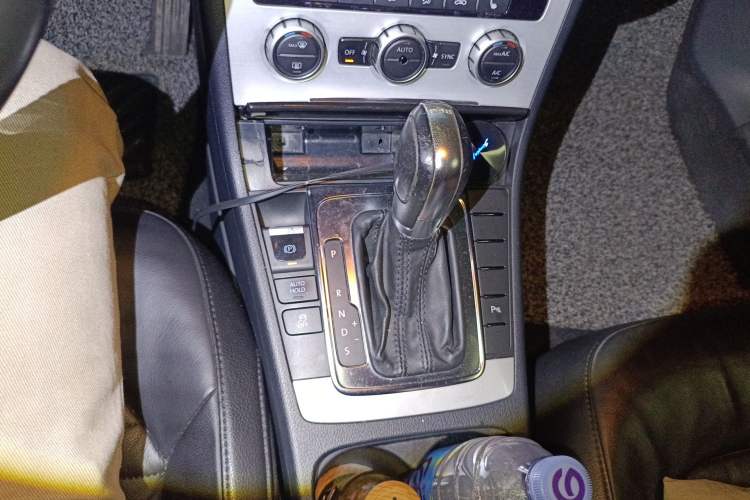 Used Volkswagen Magotan 2012 Revised 1.8TSI Luxury Version Gear Lever