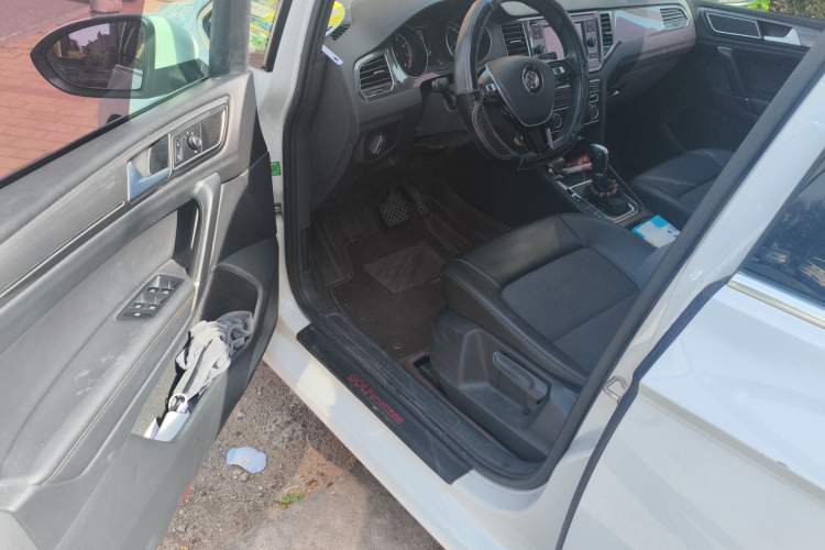 Used Volkswagen Golf Sportsvan 2016 230TSI Automatic Trend Edition Driver Seat