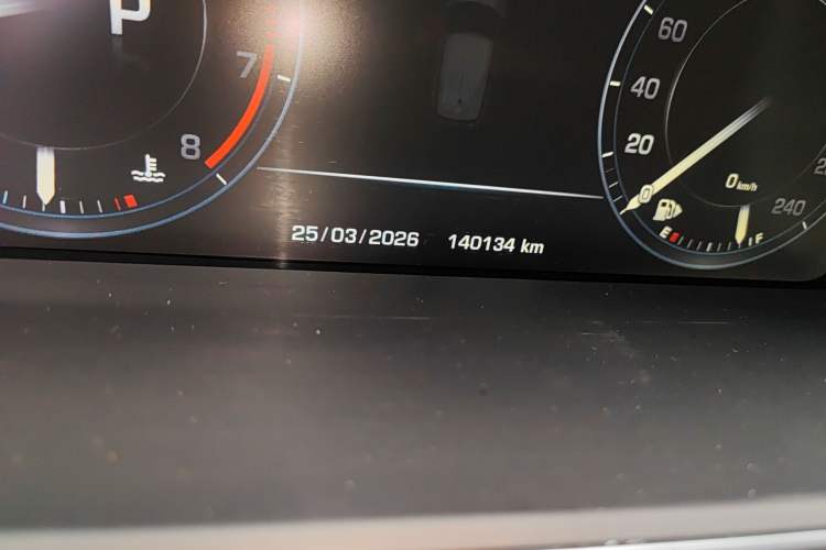 Used Land Rover Range Sport 2016 3.0 SC V6 HSE DYNAMIC Odometer Close Up