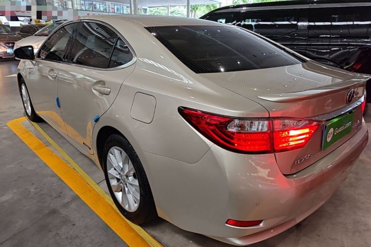 Used Lexus ES 2013 300h Elite Edition
