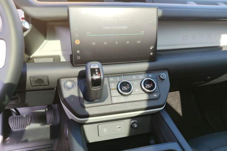 Used Land Rover Defender 2024 110 3.0T P400 X-DYNAMIC HSE
