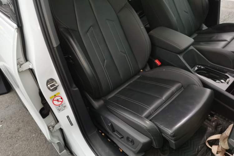 Used Audi Q4 e-tron 2022 40 e-tron Adventure Edition Right Front Seat