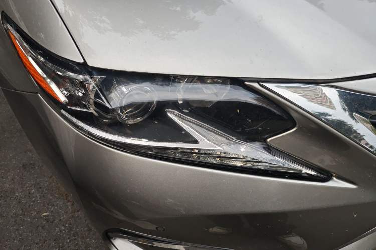 Used Lexus ES 2015 300h Comfort Edition
