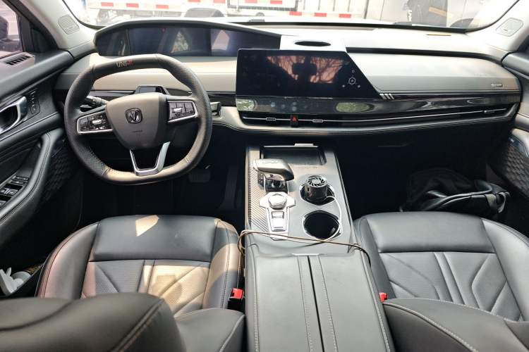 Used CHANGAN UNI-K 2023 2.0T Two-Wheel Drive Enjoyment Version
