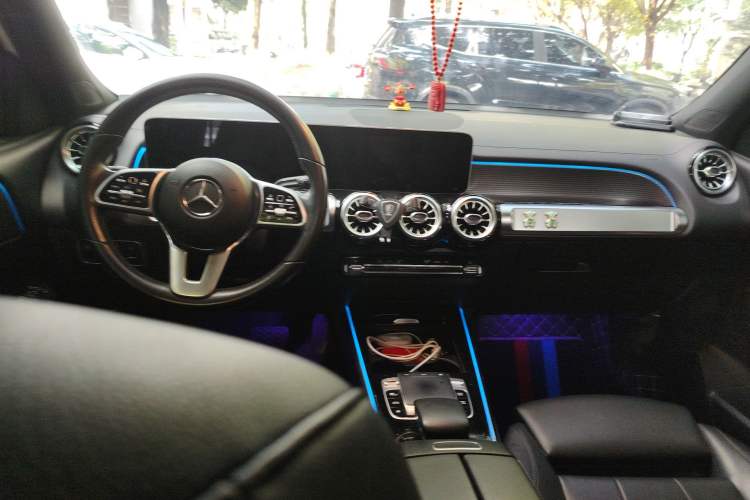 Used Mercedes-Benz GLB 2020 GLB 200 Dynamic Edition Center Console