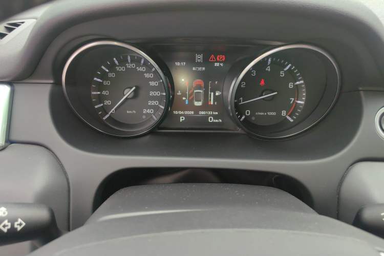 Used Land Rover Discovery Sport 2015 2.0T HSE LUXURY Odometer Close Up