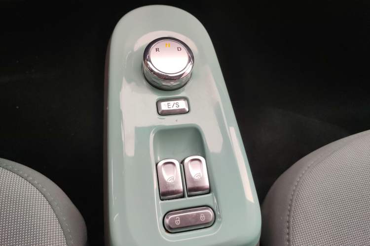 Used CHANGAN NEVO Lumin 2022 210km Sweet Edition Gear Lever