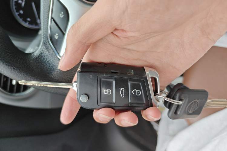 Used Dongfeng Ruichi 6 2021 2.3T Automatic Two-Wheel Drive Diesel Luxury M9T Vehicle Key