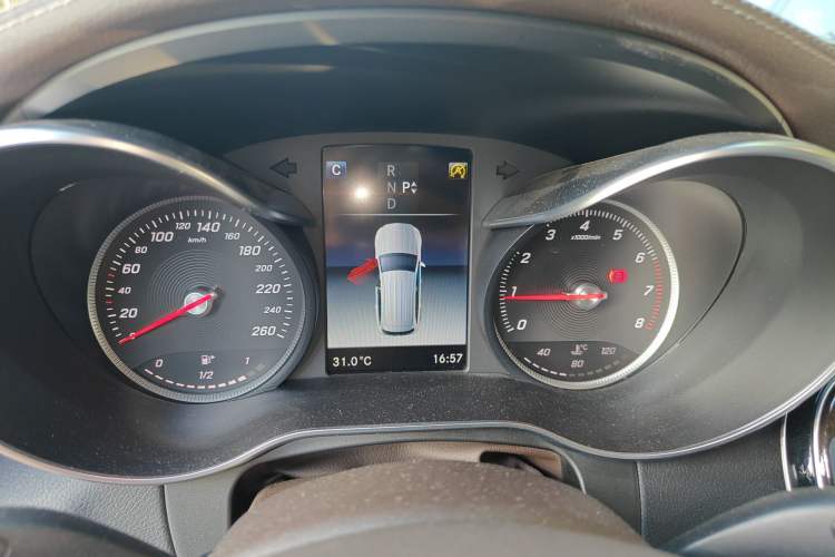 Used Mercedes-Benz GLC 2018 GLC 260 4MATIC Luxury Model
