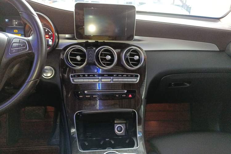 Used Mercedes-Benz GLC 2018 GLC 260 4MATIC Luxury Model