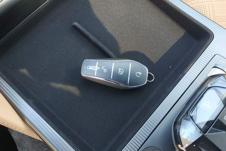 Used BYD Song L DM-i 2024 112 km Leading Edition
