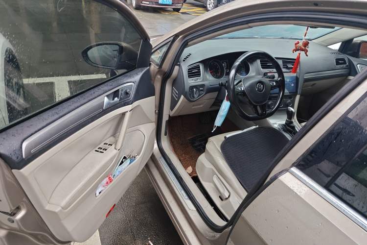 Used Volkswagen Golf 2014 1.4TSI Automatic Luxury Model Driver Seat