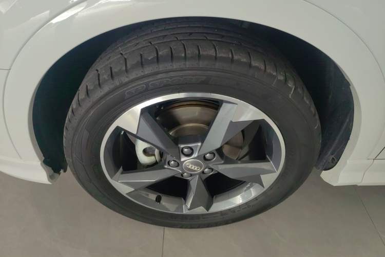 Used Audi Q3 2020 35 TFSI Fashion Dynamic Model Left Front Wheel Hub