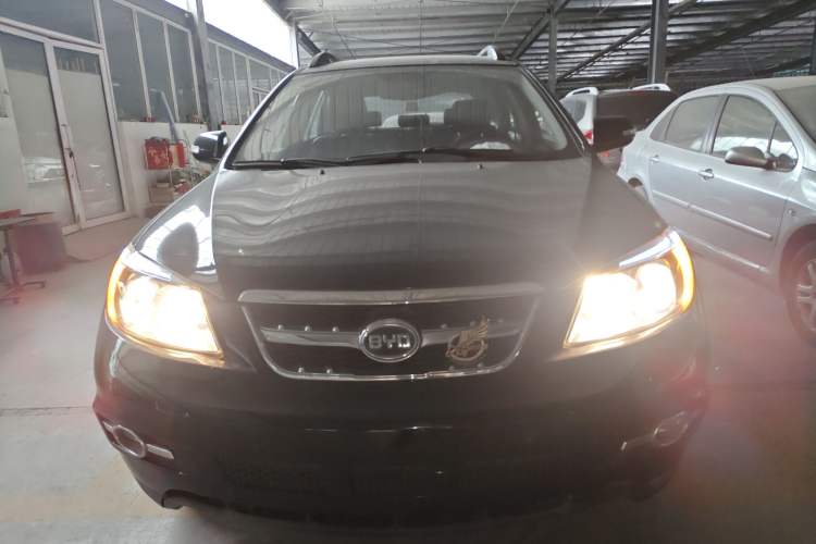 Used BYD S6 2014 2.0L Manual Luxury 5-Seater