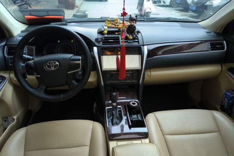 Used Toyota Camry 2016 2.0E 10th Anniversary Elite Edition
