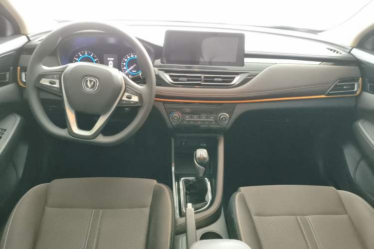 Used CHANGAN Eado DT 2019 1.6L Manual Comfort Model China VI Standard Center Console