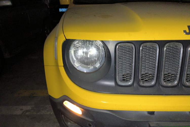 Used Jeep Renegade 2017 180T Automatic Kinetic Edition+ Right Front Headlight