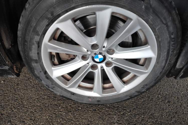 Used BMW 5 Series 2012 520Li Elegant Edition Right Front Wheel Hub